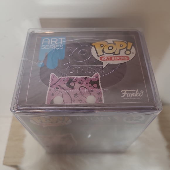 FUNKO POP! ARTIST SERIES DC BATMAN RETURNS CATWOMEN #62 W/HARDCASE PROTECTOR - Picture 4 of 6